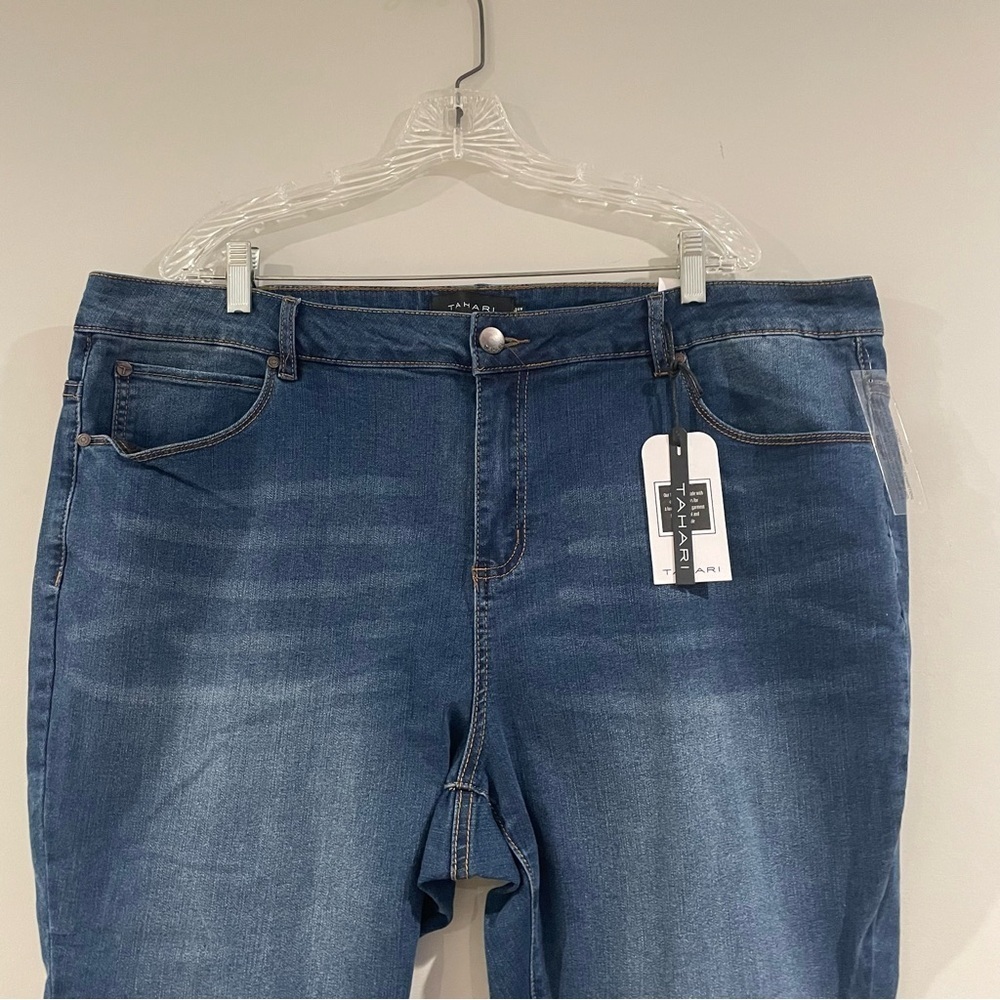 NEW Tahari Women’s Plus Size Mid-Rise Skinny Jeans, Roanne Medium Wash, Size 24W - Picture 2 of 11